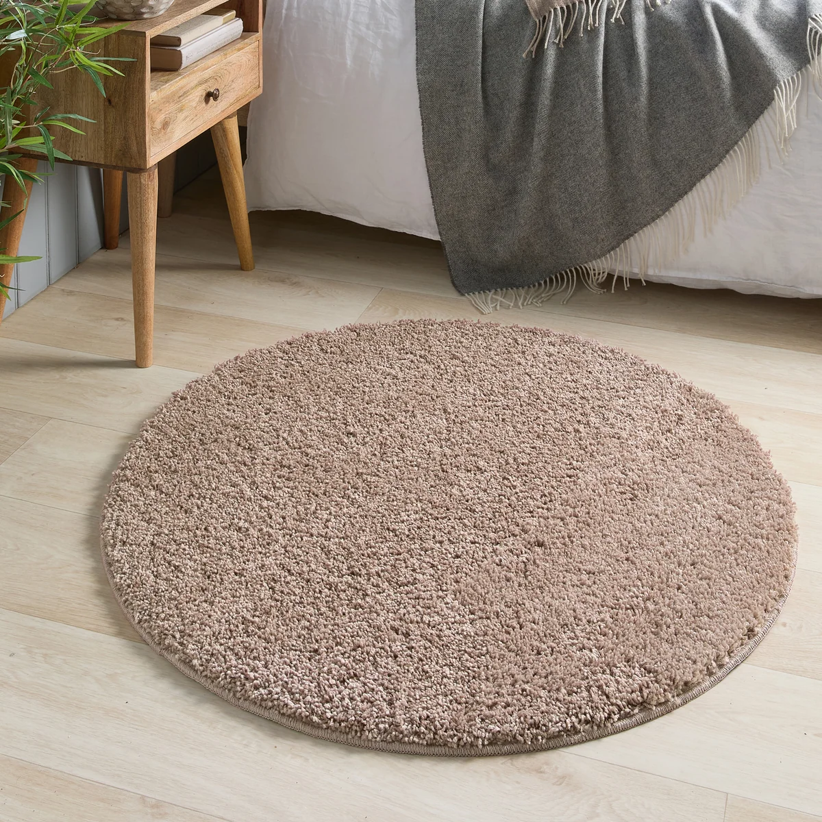 MadeNorth Shaggy Nude Pink Rug 4 MadeNorth Shaggy Nude Pink Rug - Image 4